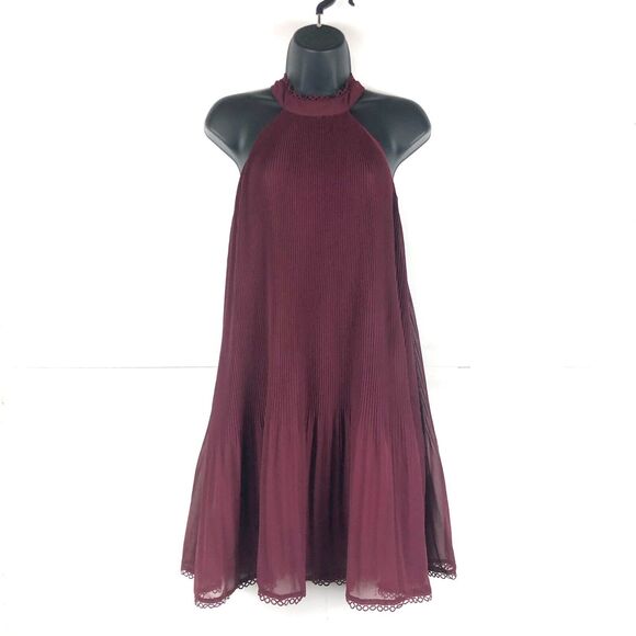 LULU’S Burgundy Pleated Ruffle Halter Swing Mini Dress Size Small Party Cocktail - Picture 1 of 10